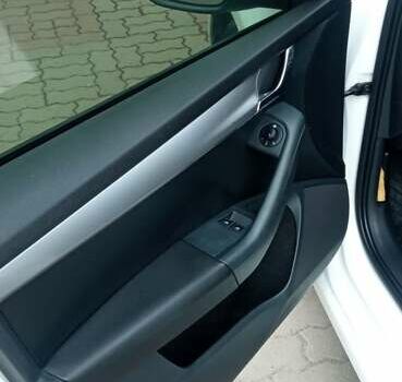 Білий Шкода Октавія, об'ємом двигуна 1.6 л та пробігом 267 тис. км за 8000 $, фото 5 на Automoto.ua