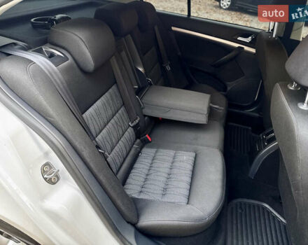 Белый Шкода Октавия, объемом двигателя 2 л и пробегом 223 тыс. км за 10600 $, фото 38 на Automoto.ua