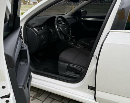 Шкода Октавия 2013 в Мукачеве на Automoto.ua Белый Шкода Октавия, объемом двигателя 1.6 л и пробегом 325 тыс. км за 10999 $, фото 14 на Automoto.ua