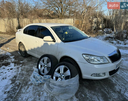 Білий Шкода Октавія, об'ємом двигуна 1.8 л та пробігом 165 тис. км за 10000 $, фото 1 на Automoto.ua