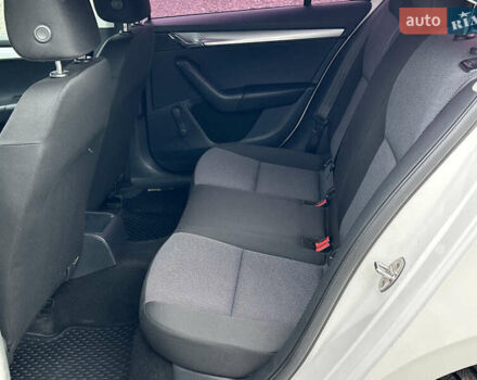 Білий Шкода Октавія, об'ємом двигуна 1.6 л та пробігом 275 тис. км за 8999 $, фото 14 на Automoto.ua