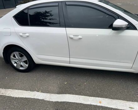 Белый Шкода Октавия, объемом двигателя 1.8 л и пробегом 217 тыс. км за 10000 $, фото 9 на Automoto.ua