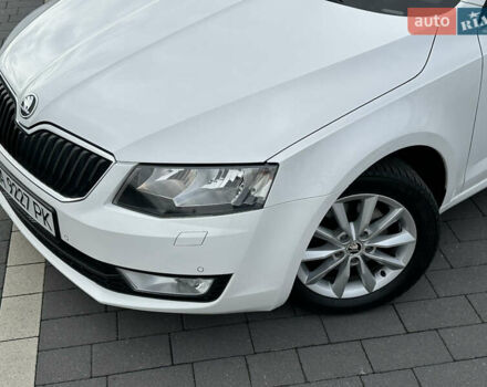 Белый Шкода Октавия, объемом двигателя 1.6 л и пробегом 227 тыс. км за 11800 $, фото 4 на Automoto.ua