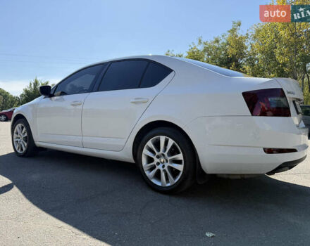 Белый Шкода Октавия, объемом двигателя 1.8 л и пробегом 194 тыс. км за 12000 $, фото 5 на Automoto.ua