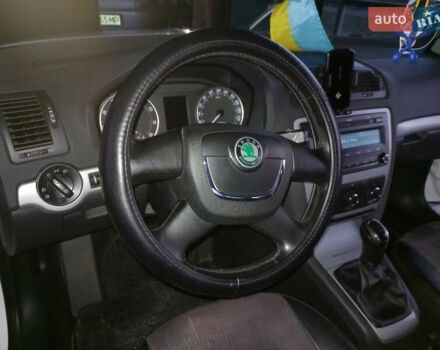Белый Шкода Октавия, объемом двигателя 1.8 л и пробегом 150 тыс. км за 9000 $, фото 6 на Automoto.ua
