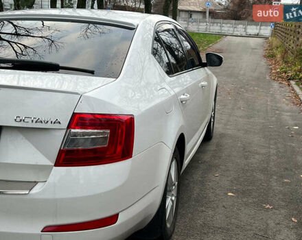 Білий Шкода Октавія, об'ємом двигуна 1.8 л та пробігом 217 тис. км за 9490 $, фото 7 на Automoto.ua