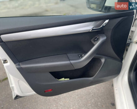 Білий Шкода Октавія, об'ємом двигуна 1.2 л та пробігом 117 тис. км за 8900 $, фото 14 на Automoto.ua