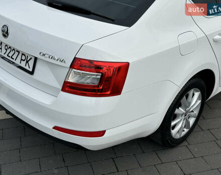 Белый Шкода Октавия, объемом двигателя 1.6 л и пробегом 227 тыс. км за 11800 $, фото 9 на Automoto.ua
