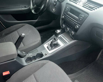 Белый Шкода Октавия, объемом двигателя 1.8 л и пробегом 217 тыс. км за 10000 $, фото 10 на Automoto.ua