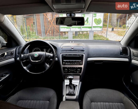 Белый Шкода Октавия, объемом двигателя 2 л и пробегом 223 тыс. км за 10700 $, фото 41 на Automoto.ua