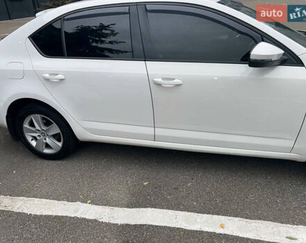 Белый Шкода Октавия, объемом двигателя 1.8 л и пробегом 217 тыс. км за 10000 $, фото 13 на Automoto.ua