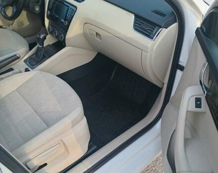 Белый Шкода Октавия, объемом двигателя 1.6 л и пробегом 218 тыс. км за 9700 $, фото 7 на Automoto.ua