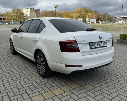 Шкода Октавия 2013 в Мукачеве на Automoto.ua Белый Шкода Октавия, объемом двигателя 1.6 л и пробегом 325 тыс. км за 10999 $, фото 5 на Automoto.ua