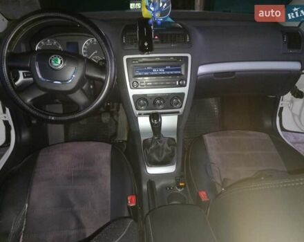 Белый Шкода Октавия, объемом двигателя 1.8 л и пробегом 150 тыс. км за 9000 $, фото 2 на Automoto.ua