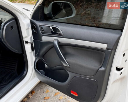 Белый Шкода Октавия, объемом двигателя 2 л и пробегом 223 тыс. км за 10600 $, фото 27 на Automoto.ua