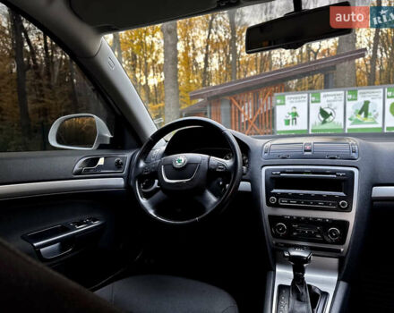 Белый Шкода Октавия, объемом двигателя 2 л и пробегом 223 тыс. км за 10600 $, фото 34 на Automoto.ua