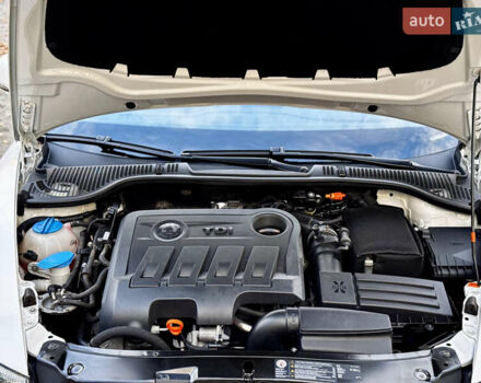 Белый Шкода Октавия, объемом двигателя 2 л и пробегом 223 тыс. км за 10700 $, фото 61 на Automoto.ua