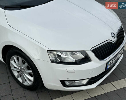 Белый Шкода Октавия, объемом двигателя 1.6 л и пробегом 227 тыс. км за 11800 $, фото 5 на Automoto.ua