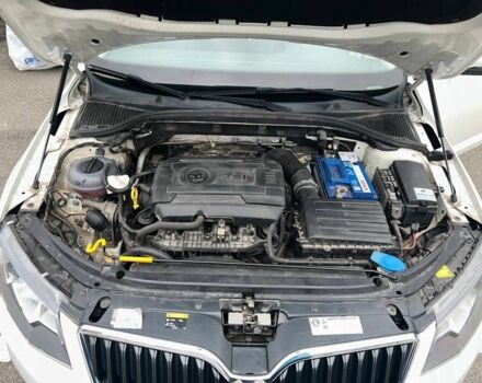 Белый Шкода Октавия, объемом двигателя 1.8 л и пробегом 217 тыс. км за 10000 $, фото 5 на Automoto.ua