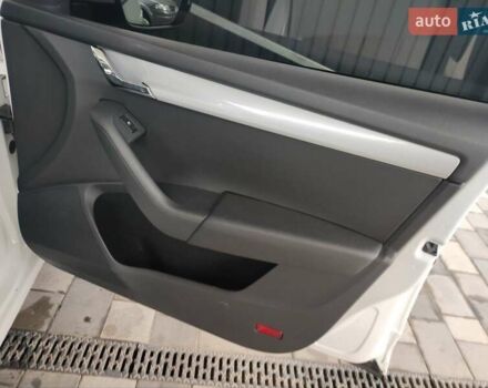 Шкода Октавия 2013 в Полтаве на Automoto.ua Белый Шкода Октавия, объемом двигателя 1.6 л и пробегом 255 тыс. км за 11750 $, фото 56 на Automoto.ua