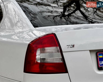 Белый Шкода Октавия, объемом двигателя 2 л и пробегом 223 тыс. км за 10600 $, фото 15 на Automoto.ua