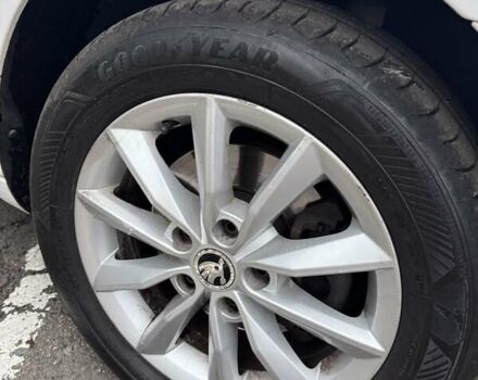 Білий Шкода Октавія, об'ємом двигуна 1.6 л та пробігом 227 тис. км за 10900 $, фото 25 на Automoto.ua