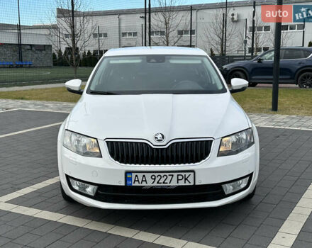 Белый Шкода Октавия, объемом двигателя 1.6 л и пробегом 227 тыс. км за 11800 $, фото 2 на Automoto.ua