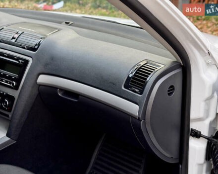 Белый Шкода Октавия, объемом двигателя 2 л и пробегом 223 тыс. км за 10700 $, фото 34 на Automoto.ua