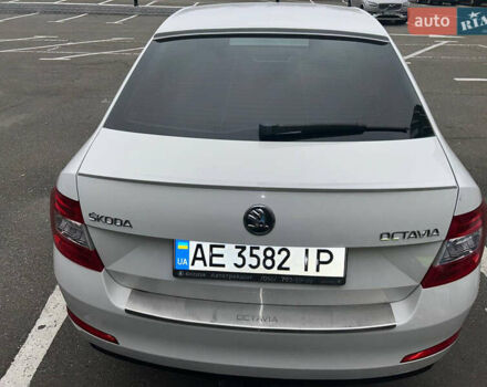 Белый Шкода Октавия, объемом двигателя 1.8 л и пробегом 217 тыс. км за 10000 $, фото 1 на Automoto.ua
