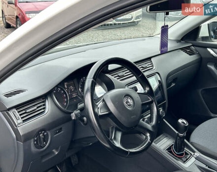 Білий Шкода Октавія, об'ємом двигуна 1.6 л та пробігом 275 тис. км за 8999 $, фото 5 на Automoto.ua