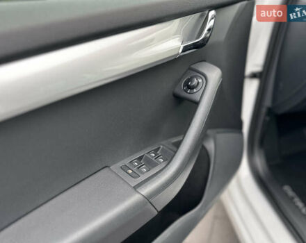 Белый Шкода Октавия, объемом двигателя 1.6 л и пробегом 227 тыс. км за 11800 $, фото 19 на Automoto.ua