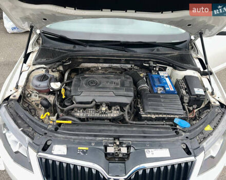 Белый Шкода Октавия, объемом двигателя 1.8 л и пробегом 217 тыс. км за 10000 $, фото 4 на Automoto.ua