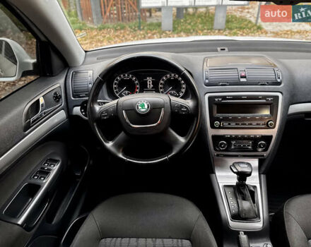 Белый Шкода Октавия, объемом двигателя 2 л и пробегом 223 тыс. км за 10600 $, фото 35 на Automoto.ua