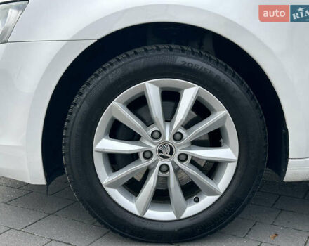 Белый Шкода Октавия, объемом двигателя 1.6 л и пробегом 227 тыс. км за 11800 $, фото 6 на Automoto.ua