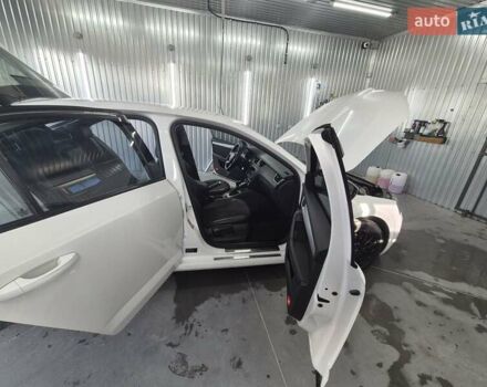 Білий Шкода Октавія, об'ємом двигуна 1.8 л та пробігом 162 тис. км за 10000 $, фото 12 на Automoto.ua