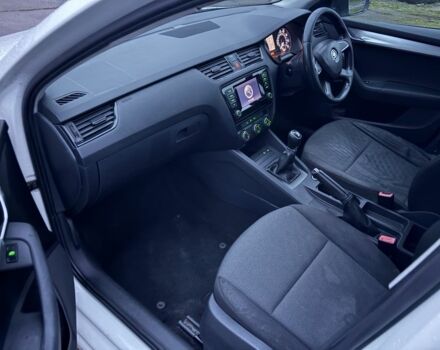 Белый Шкода Октавия, объемом двигателя 1.2 л и пробегом 122 тыс. км за 4300 $, фото 10 на Automoto.ua