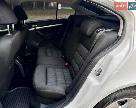 Белый Шкода Октавия, объемом двигателя 2 л и пробегом 223 тыс. км за 10700 $, фото 53 на Automoto.ua