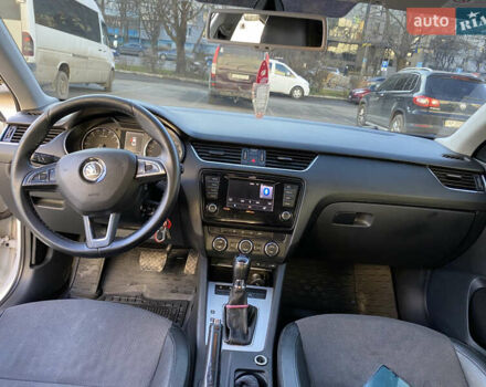 Белый Шкода Октавия, объемом двигателя 1.6 л и пробегом 335 тыс. км за 9250 $, фото 4 на Automoto.ua