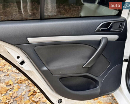 Белый Шкода Октавия, объемом двигателя 2 л и пробегом 223 тыс. км за 10700 $, фото 52 на Automoto.ua