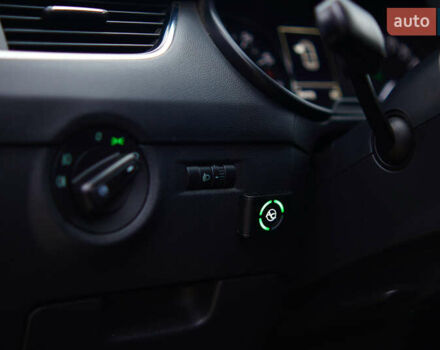 Белый Шкода Октавия, объемом двигателя 1.4 л и пробегом 254 тыс. км за 10500 $, фото 22 на Automoto.ua