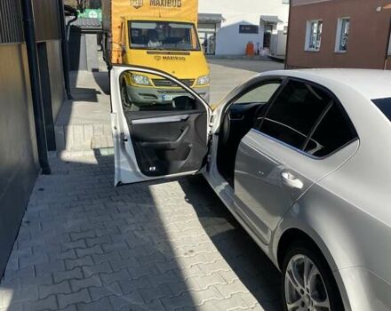 Білий Шкода Октавія, об'ємом двигуна 1.6 л та пробігом 221 тис. км за 11500 $, фото 4 на Automoto.ua