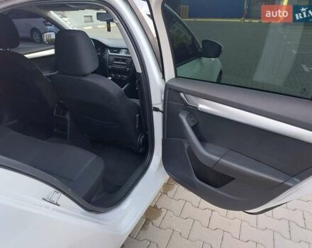 Белый Шкода Октавия, объемом двигателя 1.6 л и пробегом 350 тыс. км за 9200 $, фото 16 на Automoto.ua