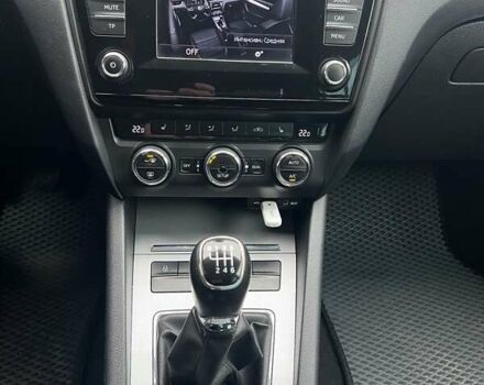 Белый Шкода Октавия, объемом двигателя 1.4 л и пробегом 198 тыс. км за 10800 $, фото 5 на Automoto.ua