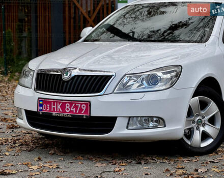 Белый Шкода Октавия, объемом двигателя 2 л и пробегом 223 тыс. км за 10600 $, фото 4 на Automoto.ua