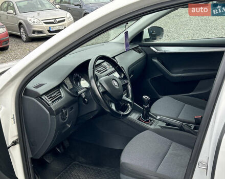 Білий Шкода Октавія, об'ємом двигуна 1.6 л та пробігом 275 тис. км за 8999 $, фото 12 на Automoto.ua