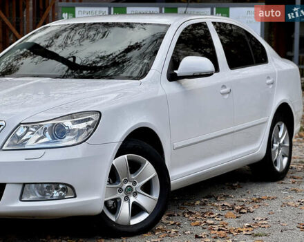 Белый Шкода Октавия, объемом двигателя 2 л и пробегом 223 тыс. км за 10700 $, фото 5 на Automoto.ua