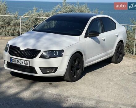 Белый Шкода Октавия, объемом двигателя 1.99 л и пробегом 136 тыс. км за 14000 $, фото 2 на Automoto.ua