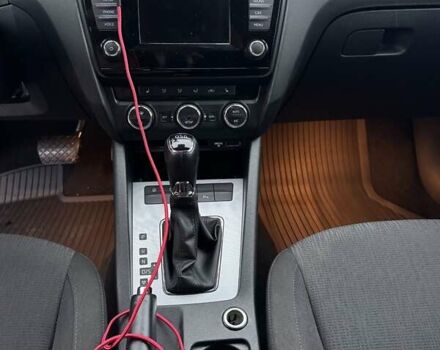Білий Шкода Октавія, об'ємом двигуна 1.6 л та пробігом 227 тис. км за 10900 $, фото 17 на Automoto.ua