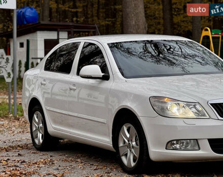 Шкода Октавія 2013 у Вінниці на Automoto.ua Білий Шкода Октавія, об'ємом двигуна 2 л та пробігом 223 тис. км за 10600 $, фото 4 на Automoto.ua