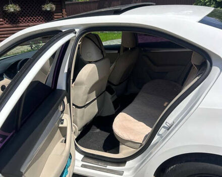 Білий Шкода Октавія, об'ємом двигуна 1.6 л та пробігом 171 тис. км за 11000 $, фото 4 на Automoto.ua